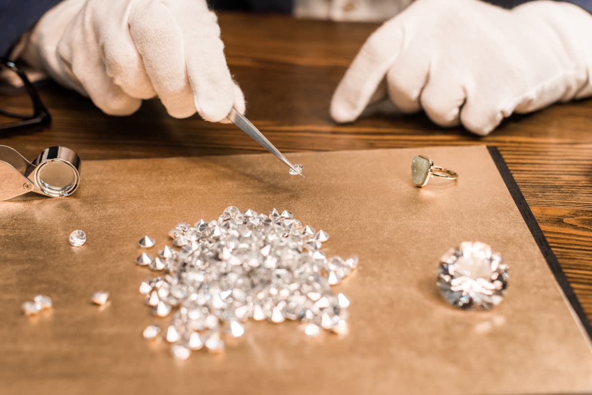 Jewelry wholesale operation with inventory management and B2B sales processes